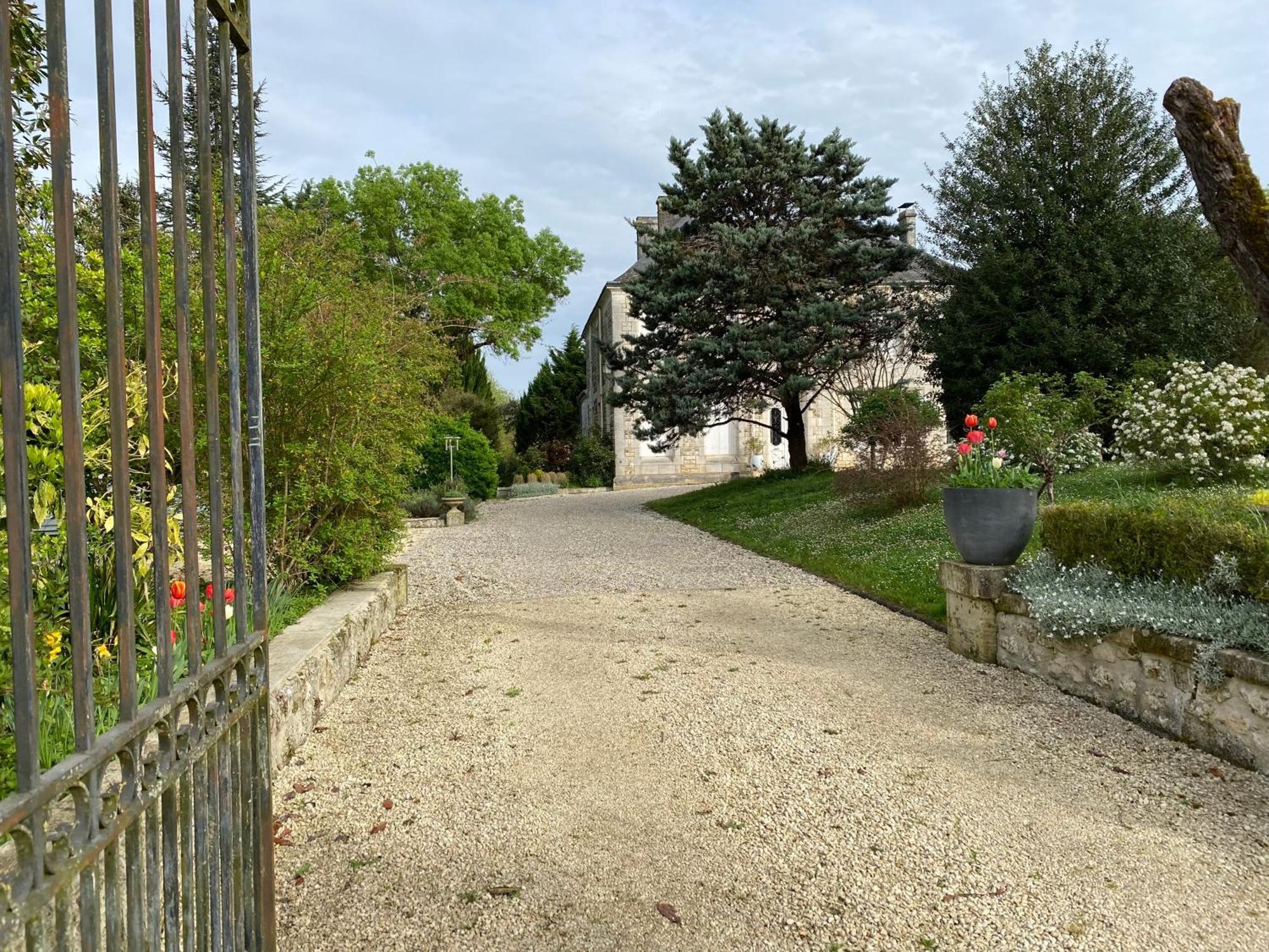 Domaine De La Perthuiserie Saint-Porchaire Bagian luar foto